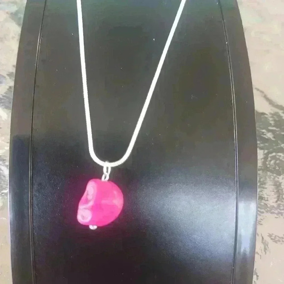Pink skull Howlite Turquoise Skull Necklace - Picture 4 of 5